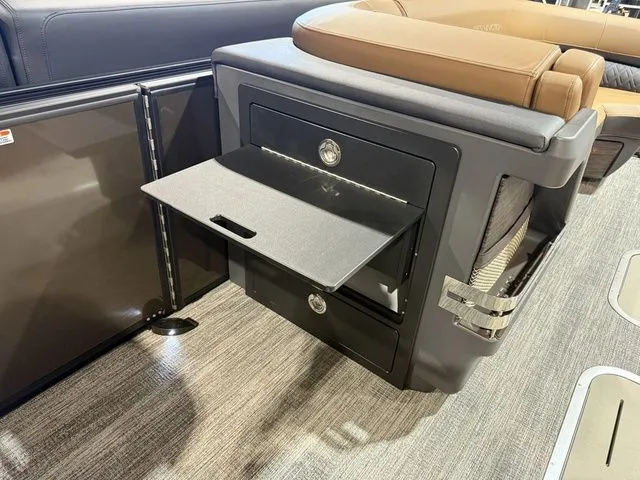 Slide: The Image of Bennington M Quad Bench 24 MSL Tritoon 2026 - 21