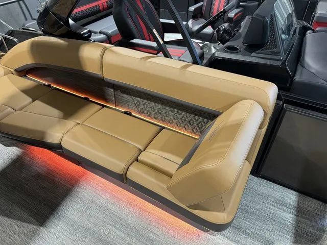 Slide: The Image of Bennington M Quad Bench 24 MSL Tritoon 2026 - 25