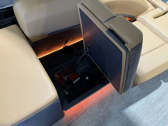 Slide: The Image of Bennington M Quad Bench 24 MSL Tritoon 2026 - 32