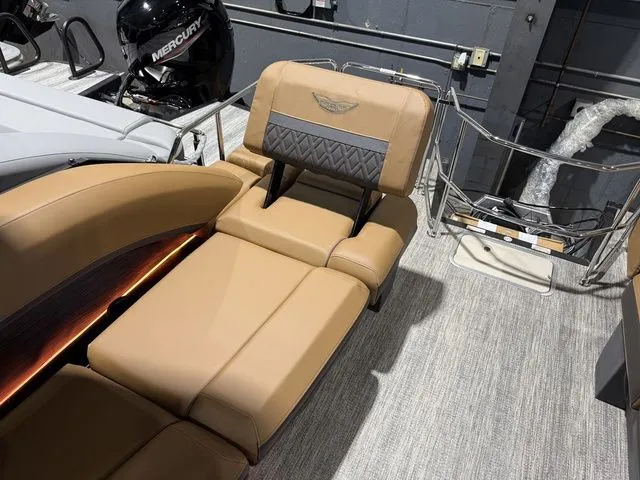 Slide: The Image of Bennington M Quad Bench 24 MSL Tritoon 2026 - 34