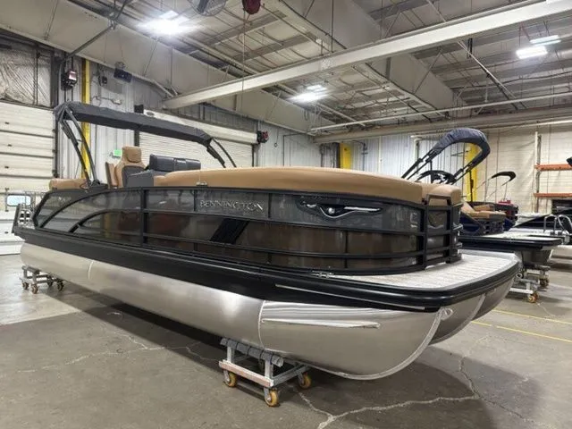 Slide: The Image of Bennington M Quad Bench 24 MSL Tritoon 2026 - 5