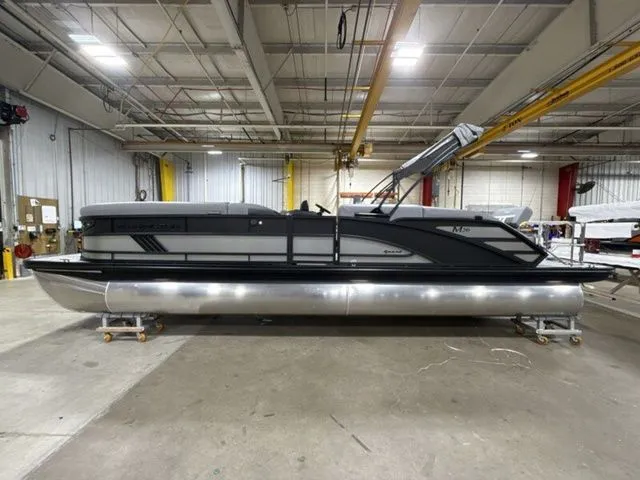 Slide: The Image of Bennington M Quad Bench 26 MSL Tritoon 2026 - 5