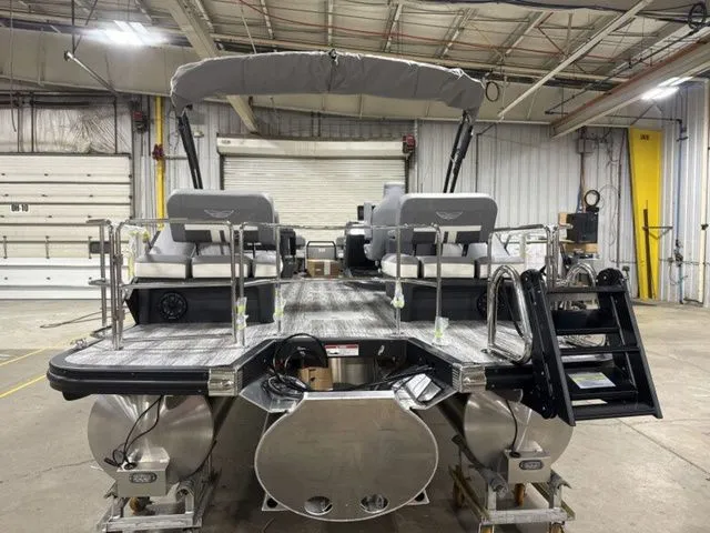 Slide: The Image of Bennington M Quad Bench 26 MSL Tritoon 2026 - 7