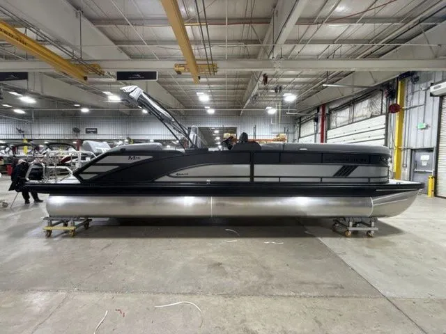 Slide: The Image of Bennington M Quad Bench 26 MSL Tritoon 2026 - 9