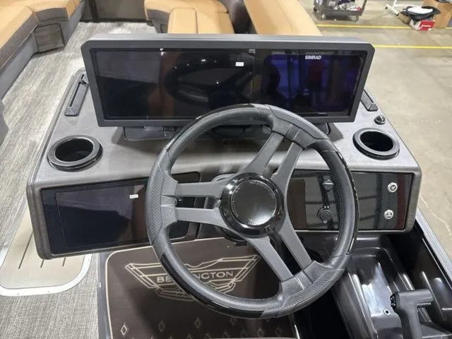 Slide: The Image of Bennington M Quad Bench 24 MSL Tritoon 2026 - 14