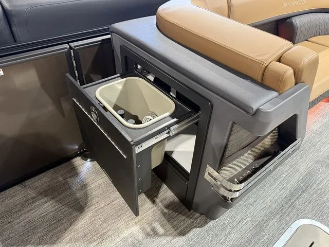 Slide: The Image of Bennington M Quad Bench 24 MSL Tritoon 2026 - 22