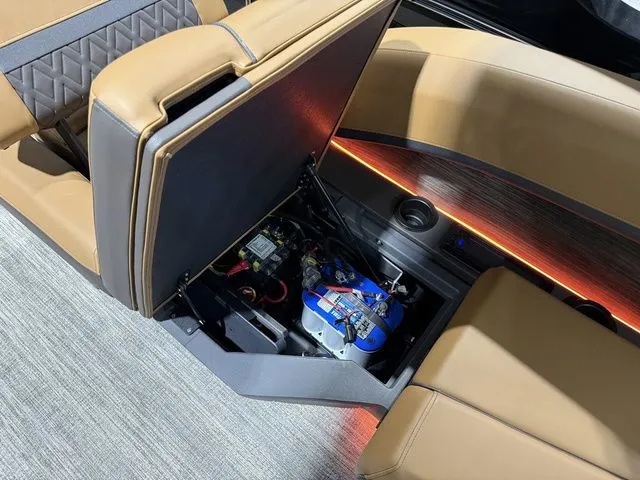 Slide: The Image of Bennington M Quad Bench 24 MSL Tritoon 2026 - 29