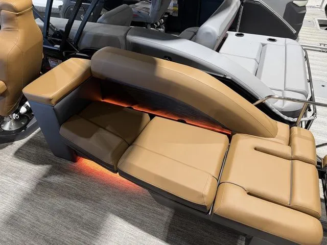 Slide: The Image of Bennington M Quad Bench 24 MSL Tritoon 2026 - 31