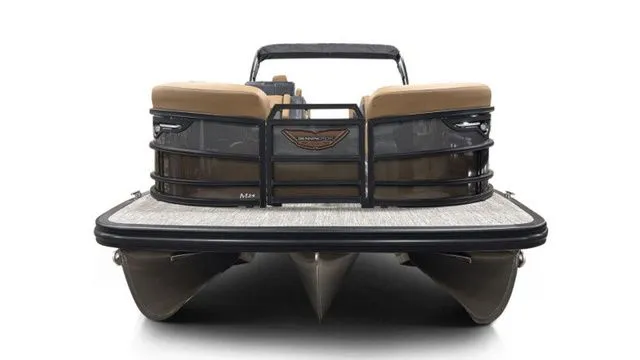 Slide: The Image of Bennington M Quad Bench 24 MSL Tritoon 2026 - 4