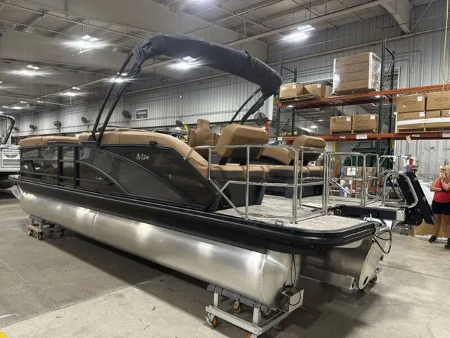 Slide: The Image of Bennington M Quad Bench 24 MSL Tritoon 2026 - 6