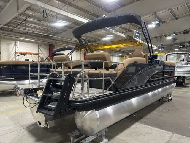 Slide: The Image of Bennington M Quad Bench 24 MSL Tritoon 2026 - 8