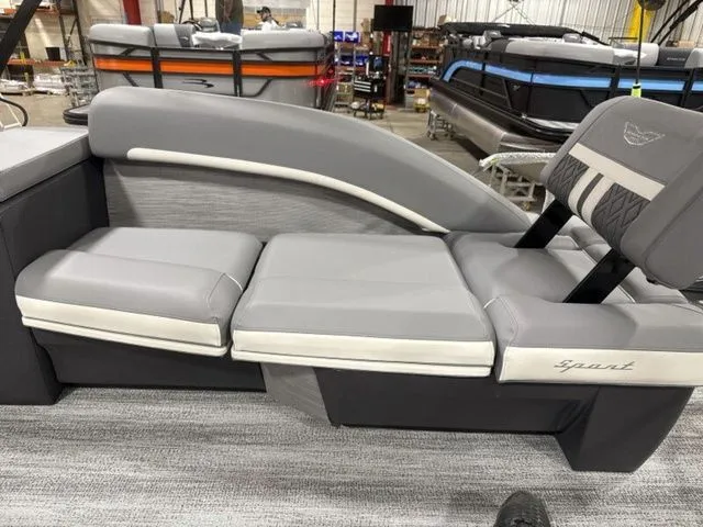 Slide: The Image of Bennington M Quad Bench 26 MSL Tritoon 2026 - 15