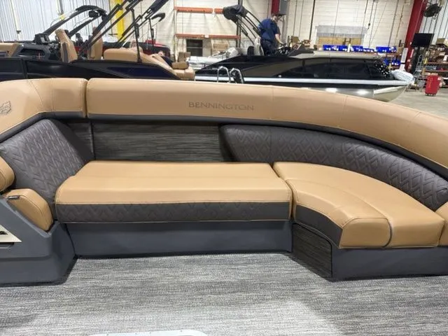 Slide: The Image of Bennington M Quad Bench 24 MSL Tritoon 2026 - 10