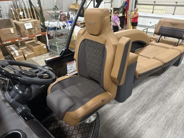 Slide: The Image of Bennington M Quad Bench 24 MSL Tritoon 2026 - 16