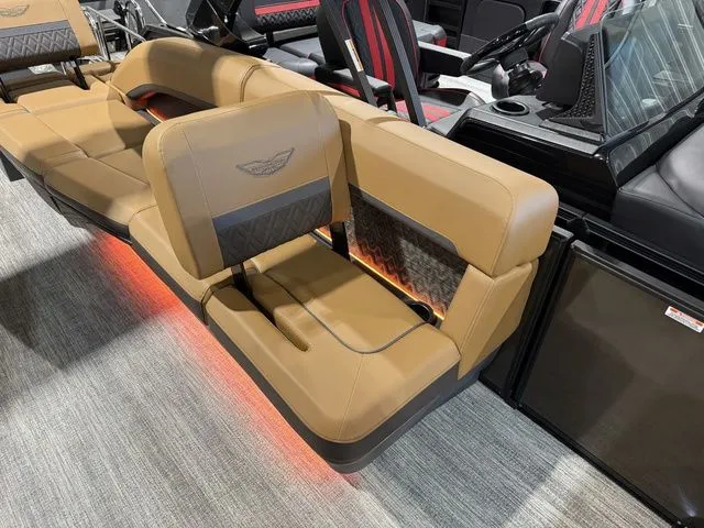 Slide: The Image of Bennington M Quad Bench 24 MSL Tritoon 2026 - 24