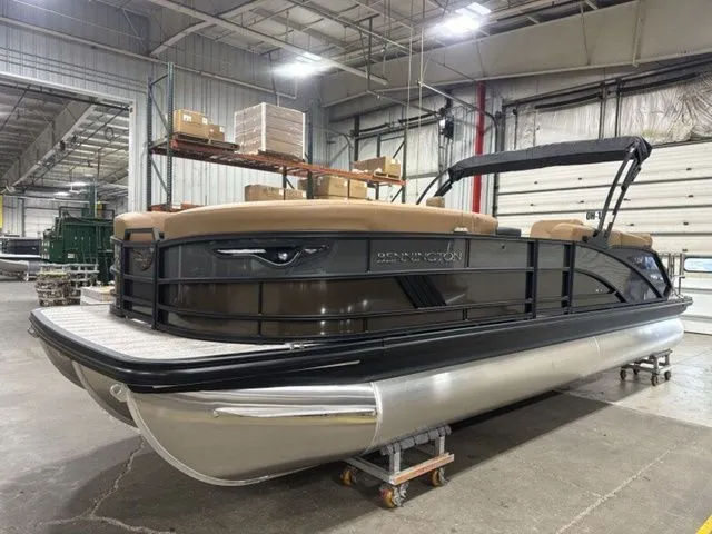 Slide: The Image of Bennington M Quad Bench 24 MSL Tritoon 2026 - 3