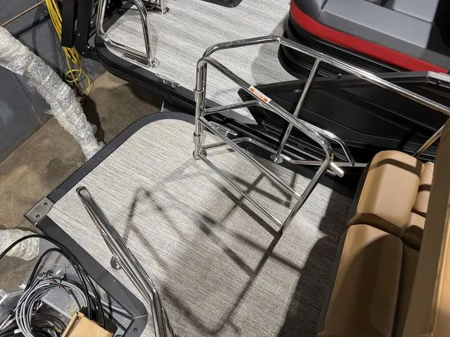 Slide: The Image of Bennington M Quad Bench 24 MSL Tritoon 2026 - 37