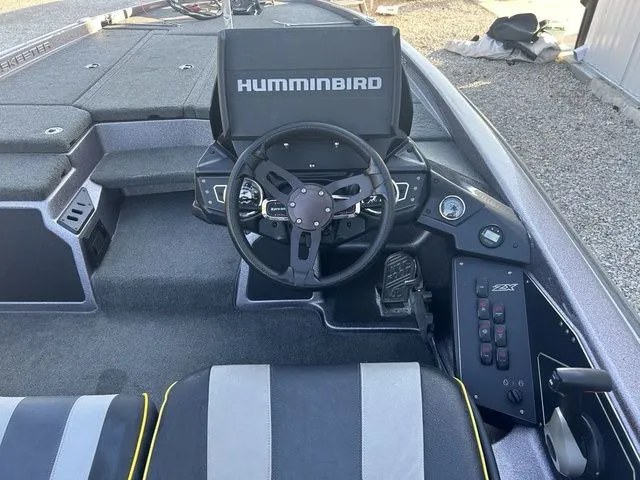 Slide: The Image of Skeeter ZX225 2019 - 10