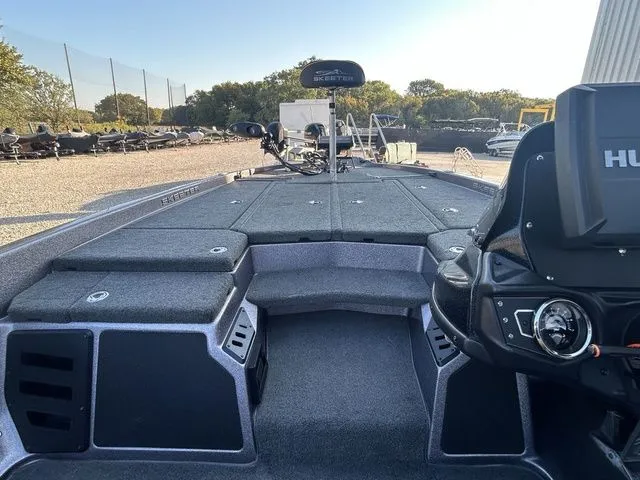 Slide: The Image of Skeeter ZX225 2019 - 12