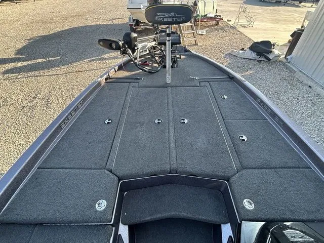 Slide: The Image of Skeeter ZX225 2019 - 14