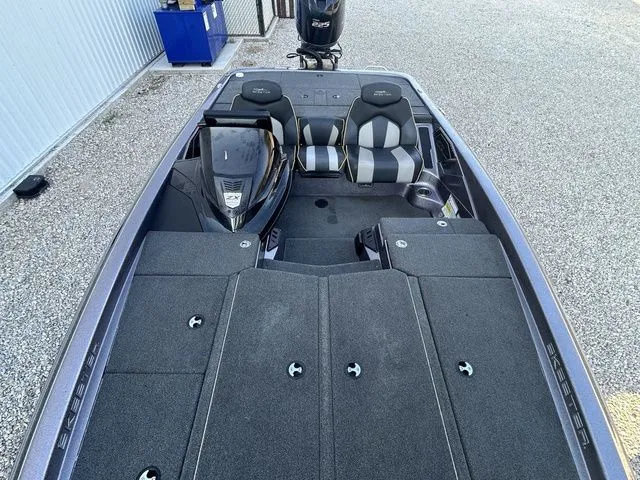 Slide: The Image of Skeeter ZX225 2019 - 16