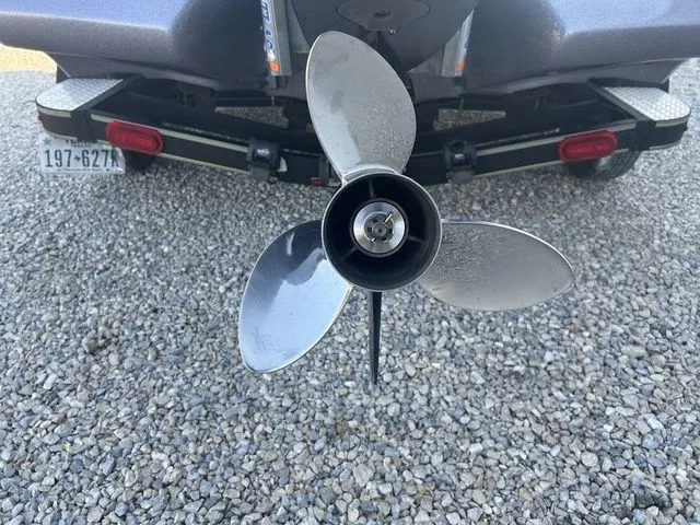 Slide: The Image of Skeeter ZX225 2019 - 20