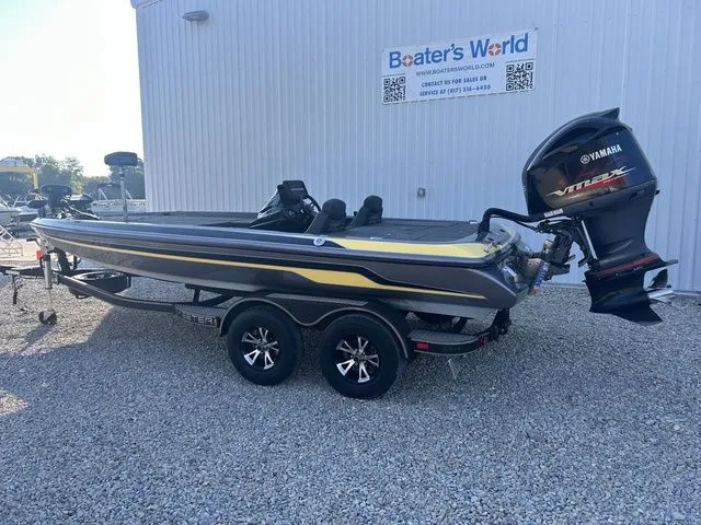 Slide: The Image of Skeeter ZX225 2019 - 3