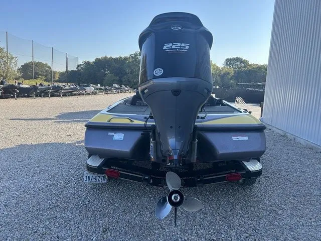 Slide: The Image of Skeeter ZX225 2019 - 6