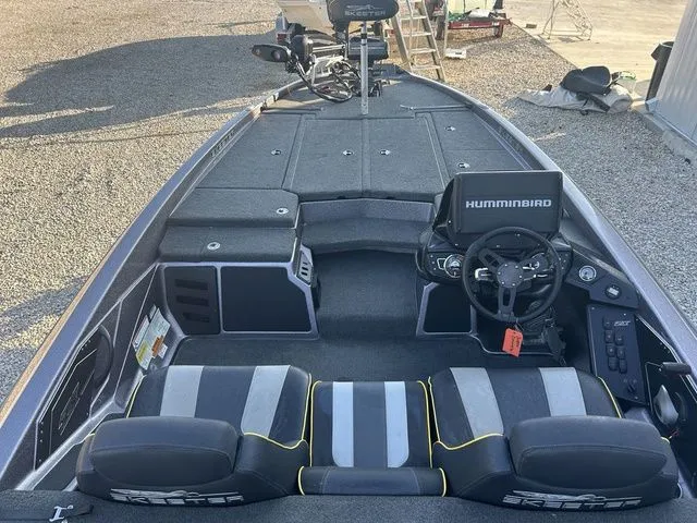 Slide: The Image of Skeeter ZX225 2019 - 8