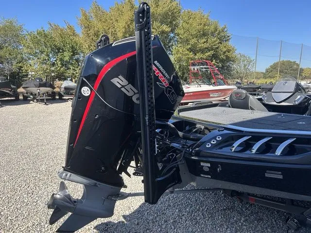 Slide: The Image of Ranger Boats Z520C Ranger Cup Equipped 2020 - 6