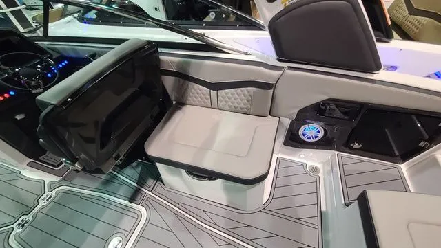 Slide: The Image of Monterey 278SS Super Sport 2025 - 5