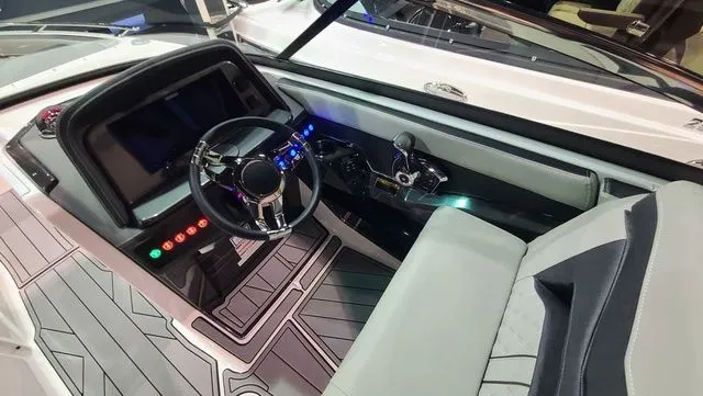 Slide: The Image of Monterey 278SS Super Sport 2025 - 9