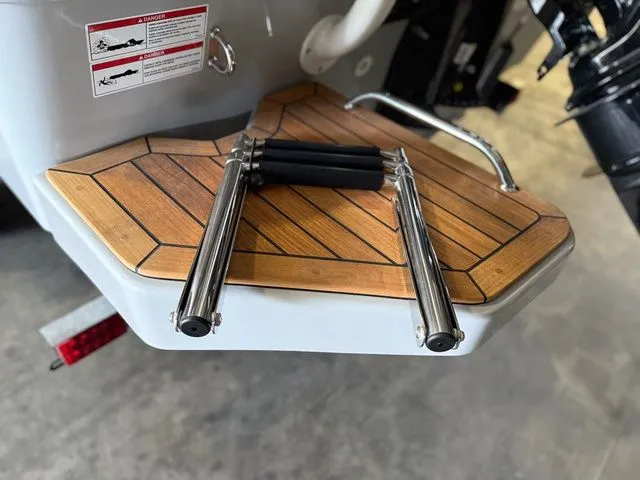 Slide: The Image of Boston Whaler 17 Montauk 2026 - 6