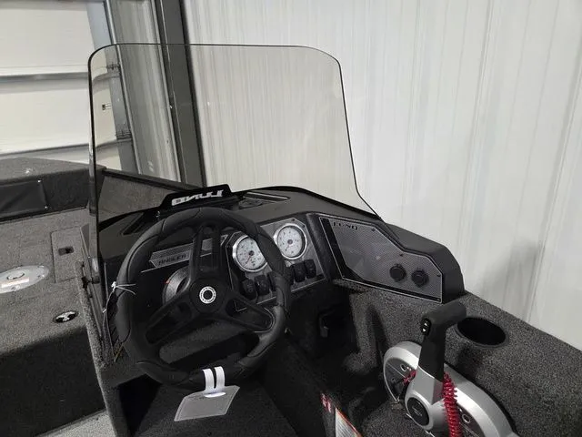 Slide: The Image of Lund 1650 Angler SS 2026 - 11