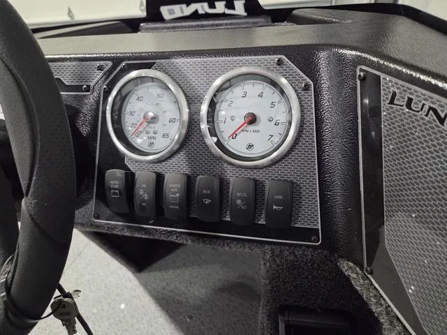 Slide: The Image of Lund 1650 Angler SS 2026 - 13