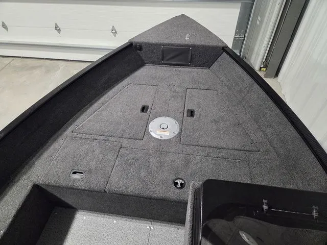 Slide: The Image of Lund 1650 Angler SS 2026 - 14