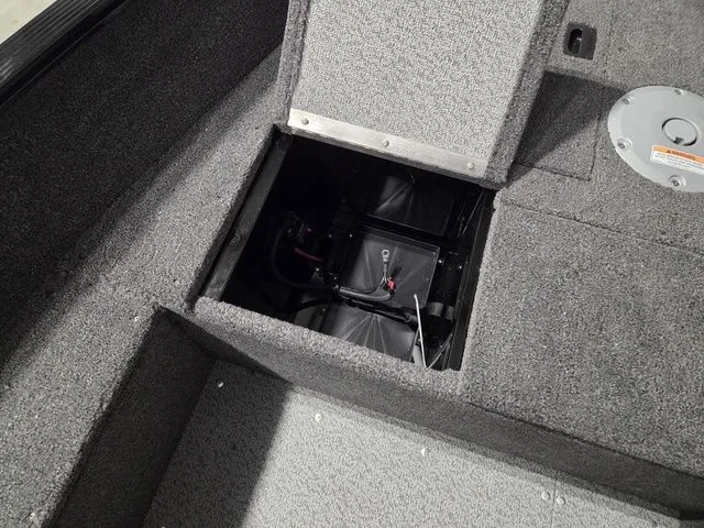 Slide: The Image of Lund 1650 Angler SS 2026 - 15