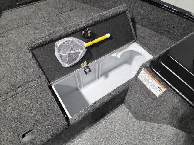 Slide: The Image of Lund 1650 Angler SS 2026 - 16