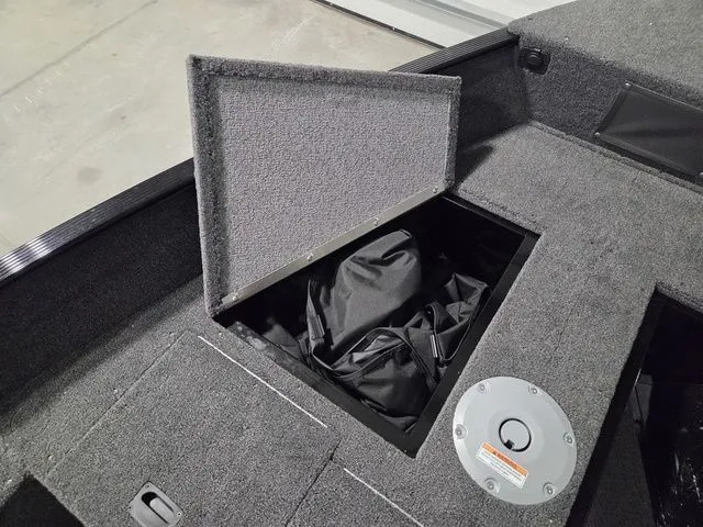 Slide: The Image of Lund 1650 Angler SS 2026 - 18