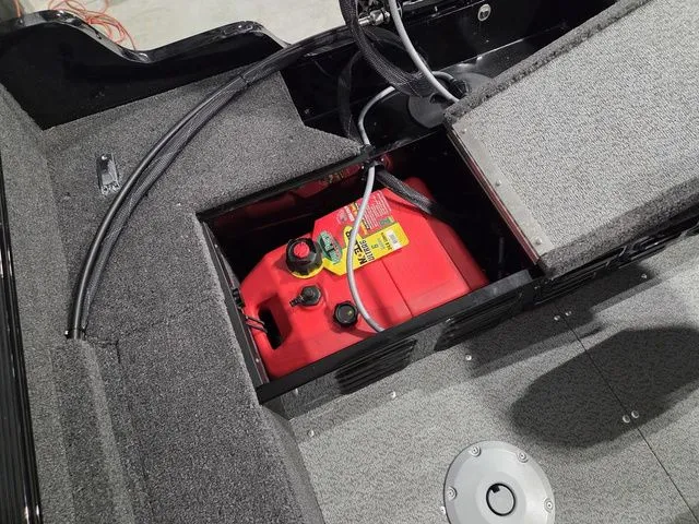 Slide: The Image of Lund 1650 Angler SS 2026 - 6