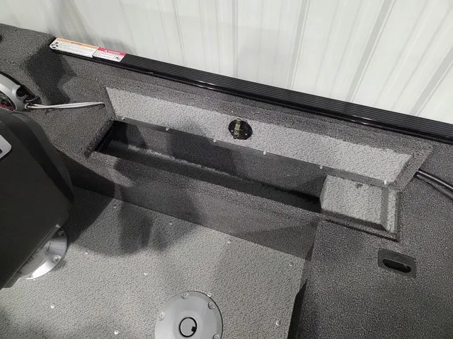 Slide: The Image of Lund 1650 Angler SS 2026 - 8