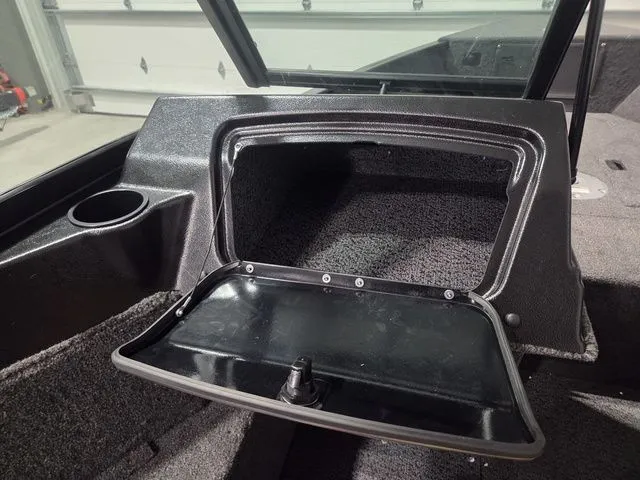 Slide: The Image of Lund 1650 Rebel XL Sport 2026 - 11