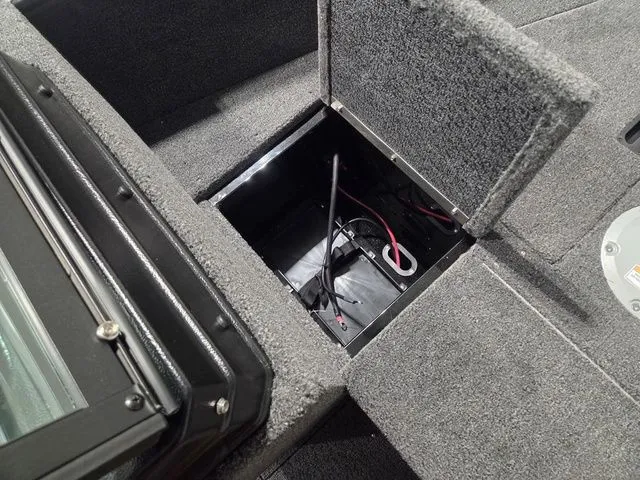 Slide: The Image of Lund 1650 Rebel XL Sport 2026 - 17