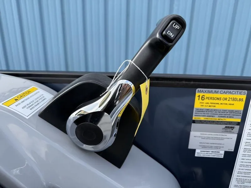 Slide: The Image of Throttle control lever on 2025 Godfrey Monaco 235 SFL iMPACT boat, showing capacity label. - 13