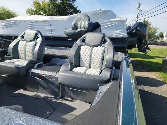 Slide: The Image of Ranger Z520R 2026 - 10