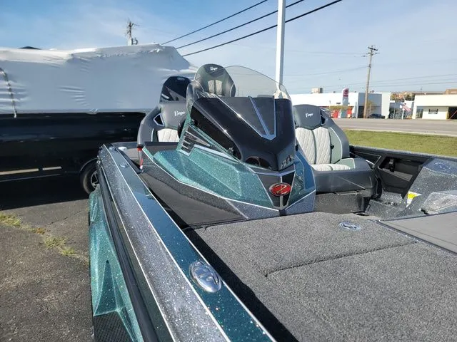 Slide: The Image of Ranger Z520R 2026 - 6