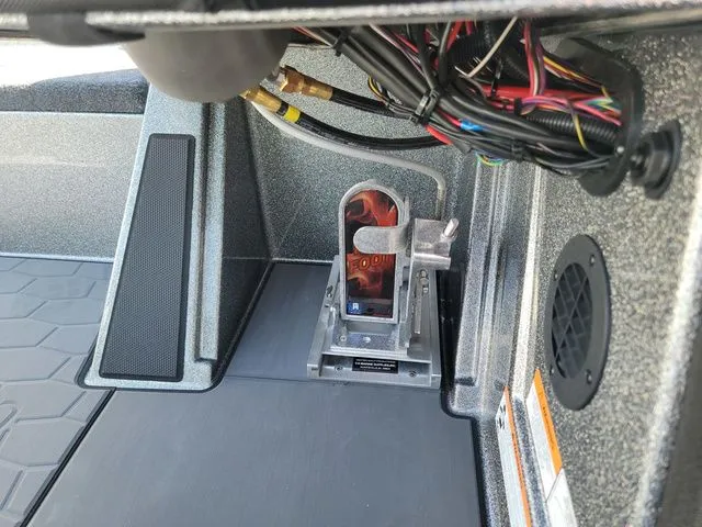 Slide: The Image of Ranger Z520R 2026 - 9