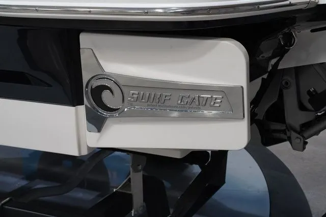 Slide: The Image of Chaparral 21 Surf 2022 - 12