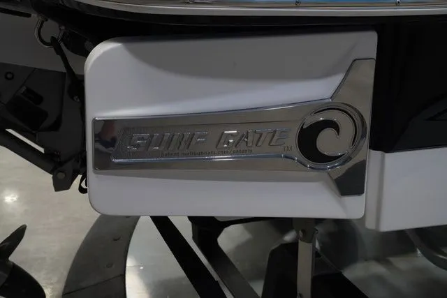 Slide: The Image of Chaparral 21 Surf 2022 - 7