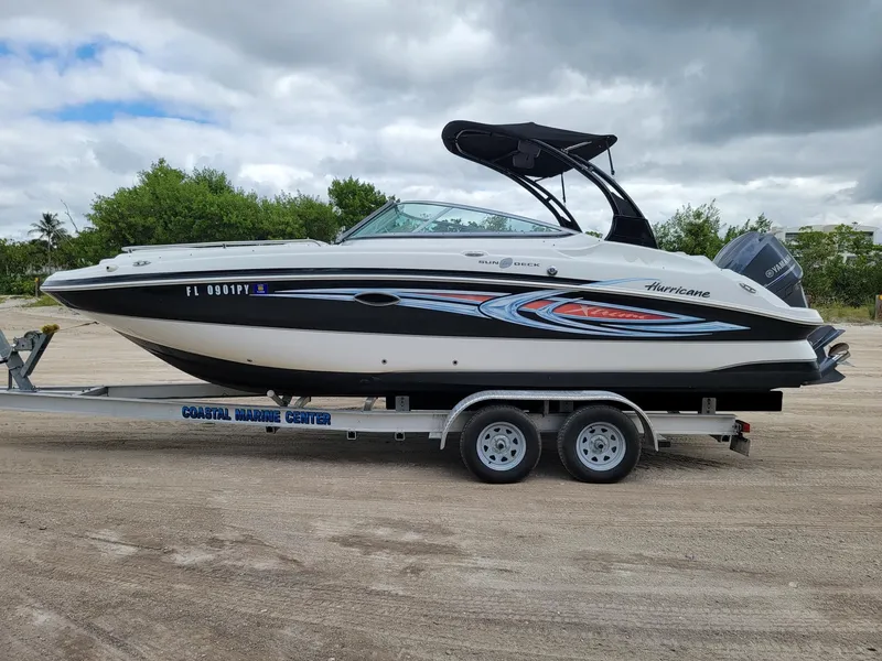 Slide: The Image of Hurricane 2400 Sundeck OB X/Treme 2014 - 9